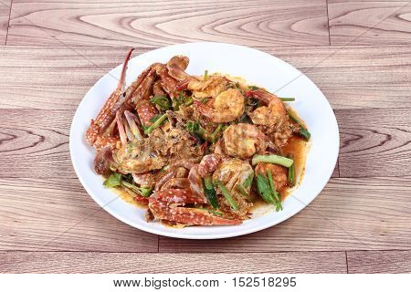 Stir-fried crab and shrimp in curry power is top-ten of popular Thai food as seafood to fried with  fresh milk ,grill curry ,egg ,oyster oil and yellow curry powder.