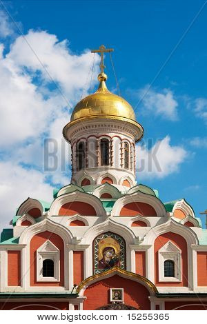 Kazan katedrála je ruská pravoslavná církev se nachází na severovýchodním cípu Rudého náměstí v Mosc
