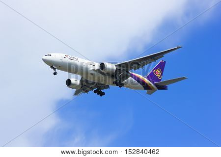 CHIANGMAI, THAILAND- JULY 10 2014 :Boeing 777-200ER HS-TJS of Thaiairway. landing to Chiangmai airport from Bangkok Suvarnabhumi, thailand.