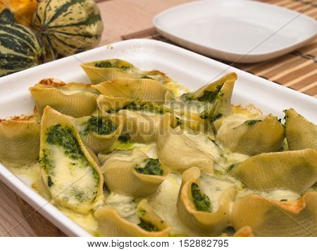 baked conchiglioni stuffed with spinach and cheese