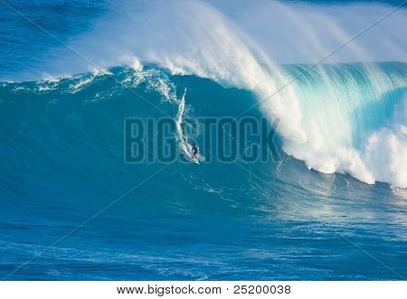 อุย HI - 13 มีนาคม: อาชีพนักท่อง Marcio Freire ขี่คลื่นยักษ์ในตำนานคลื่นขนาดใหญ่ 