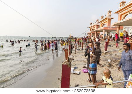Rameshwaram, Tamil Nadu, India- March Circa 2018. At The Gate, Unidentified Hindu Pilgrims People Re