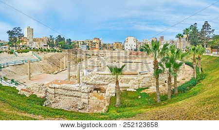 Enjoy Preserved Ancient Roman Amphitheatre, Located Among The Living City Districts In Kom Ad Dikka 