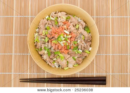ชามหมูและข้าว