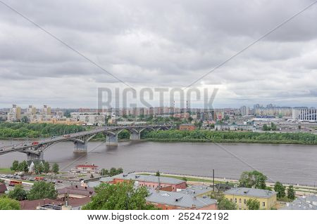 Nizhny Novgorod, Russia. - June 6.2018. A View Of The Kanavinsky Bridge Across The Oka River From Th
