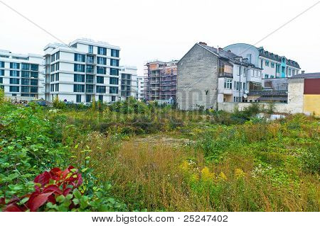 ที่ดินระหว่างบ้านสอง