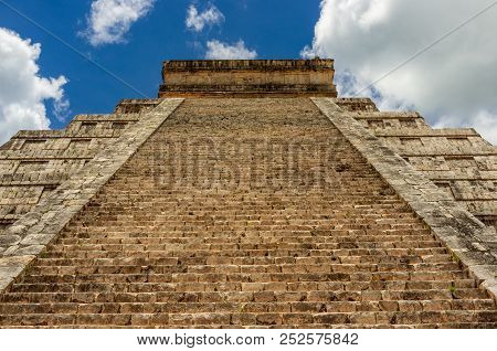 Beautiful Ancient Maya City. Walk Around, Explore And Get Lost In The History Of Past Cultures.