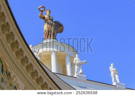 Moscow, Russia - August 01, 2018: Figure Of Woman Of Collective Farmer On A Blue Sky Background On A
