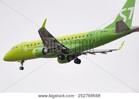 Novosibirsk, Russia - May 2, 2018: Embraer 170-100su Vq-byg S7 Airlines Approaches For Landing At Th