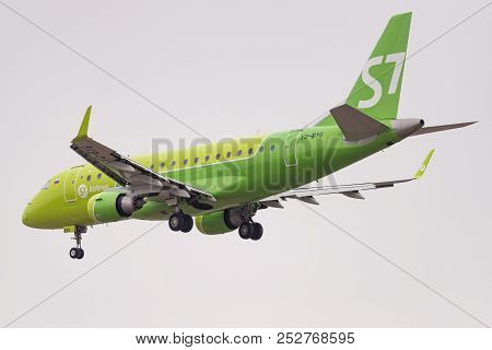 Novosibirsk, Russia - May 2, 2018: Embraer 170-100su Vq-byg S7 Airlines Approaches For Landing At Th