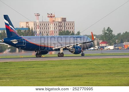 Novosibirsk, Russia - June 7, 2018: Airbus A321-211 Vp-bkj Aeroflot On The Runway Of Tolmachevo Inte