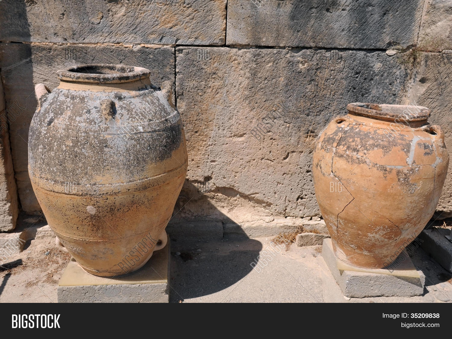 Пифос сосуд. Пифос и амфора. Пифос в рггу. Пифос сосуд древней греции. Пифос греческий сосуд.