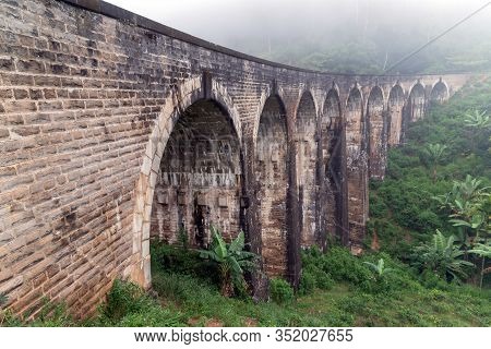 Nine Arch Bridge Railway Viaduct In Ceylon, Demodara - Tourist Attractions In Badulla District, Sri 