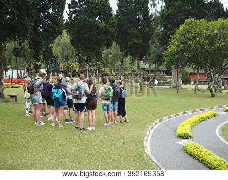 Tabanan Bali, Indonesia - August 24, 2019: A Group Of Tourists Are Chatting On The Grass Field In Be