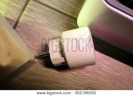 Smart Wi-fi Electrical Outlet. Smart Wi-fi Electrical Outlet