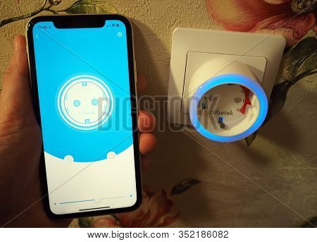 Smart Wi-fi Electrical Outlet. Smart Wi-fi Electrical Outlet