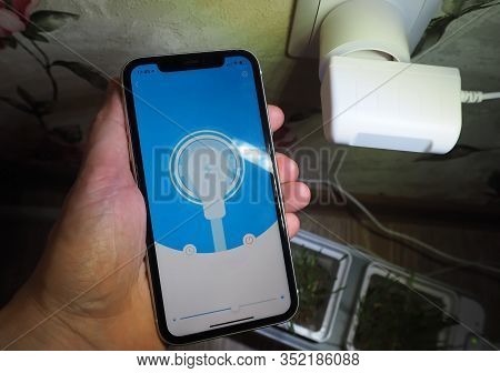 Smart Wi-fi Electrical Outlet. Smart Wi-fi Electrical Outlet