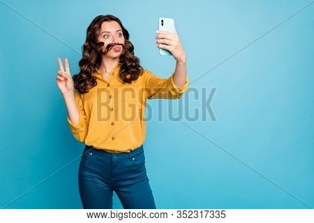 Poortrait Of Her She Nice Attractive Comic Funky Cheerful Wavy-haired Lady Taking Selfie Showing V-s