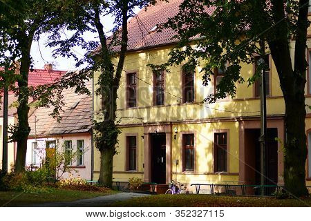 Trzcinsko-zdroj, Poland.8 October 2018. Old Urban Buildings In Town Trzcinsko-zdroj In Western Polan