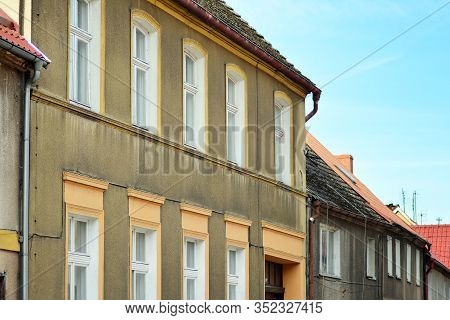 Trzcinsko-zdroj, Poland.8 October 2018. Old Urban Buildings In Town Trzcinsko-zdroj In Western Polan