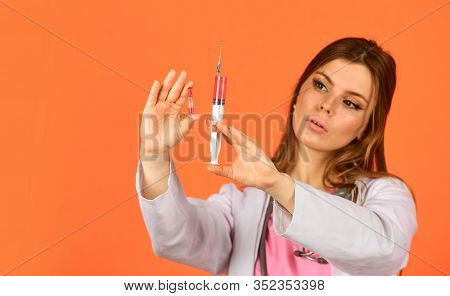Confident Medical Expert. Hpv Vaccine. Coronavirus Epidemic From China. Girl Doctor Use Syringe. Nur
