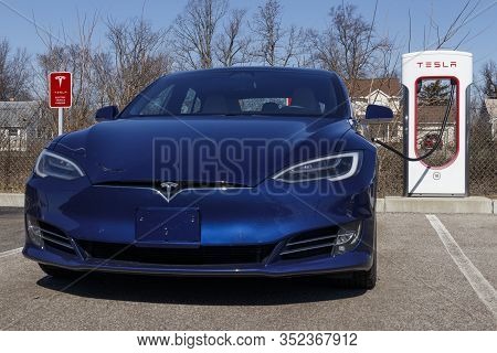 Cincinnati - Circa February 2020: Tesla Service Center. Tesla Designs And Manufactures The Model S A