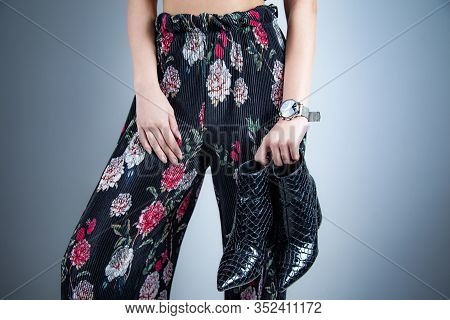 Fashion Woman Feet Flower Trousers Jand Shoes