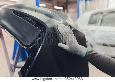 Auto Mechanic Preparing The Car For Paint Job By Applying Polish With The Power Buffer Machine