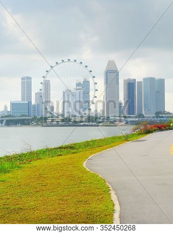View Of Singapore Riverbank In Marina Barrage - Popular Place For Workout And Sport Exercises. Singa