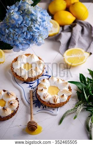 Vegan Lemon Meringue Tart.style Vintage. Selective Focus