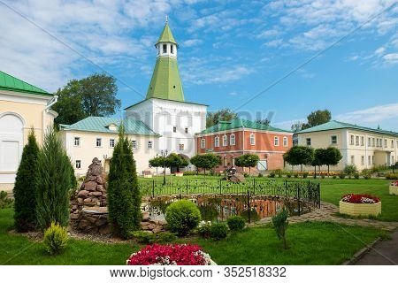 On The Territory Of The Nikolo-peshnoshsky Monastery In The Village Of Lugovoi, Dmitrovsky District,