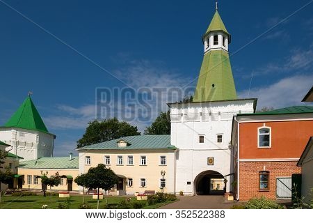 Spasskaya Tower (17th Century) Of The Nikolo-peshnoshsky Monastery