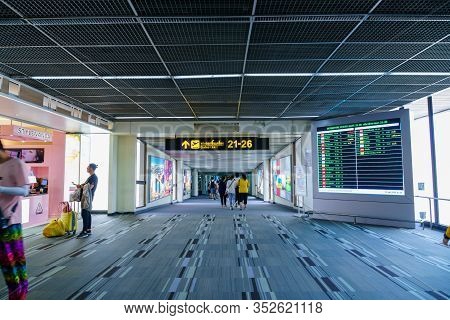 Don Mueang Airport, Don Mueang/thailand - July 12: Walkway In  International Airport There Are Touri