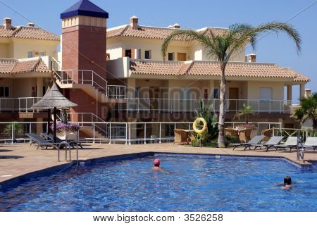 Ferienwohnungen & Schwimmbad in Spanien