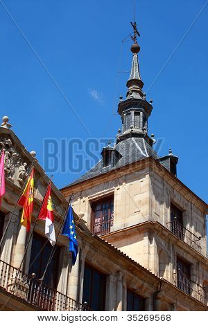 schÃ¶ne GebÃ¤ude von der Gemeinde in der Plaza del Ayuntamiento, gegenÃ¼ber der Kathedrale. Tol