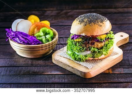 Vegetarian Hamburger, Roasted And Ready For Consumption. Healthy And Vegetarian Life Concept. Meatle
