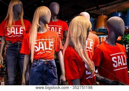 Decoration Of The Entrance To The Store In The Mall. Signboard Sale With White Letters On A Red Back