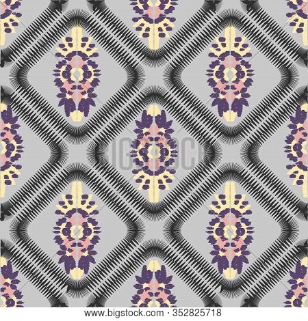 Ethnic Wave Pattern. Seamless  Ehnic Carpet African Pattern.  Aztec Style. Geometric Mosaic