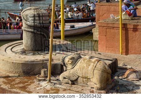 Varanasi, India - March 16, 2019: Shivaling On The Stairs At Gaay Ghat