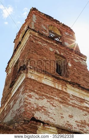 Saratov Region, Russia. Traveling Around The Novoburas District, The Sights Of The Village Of Loch, 