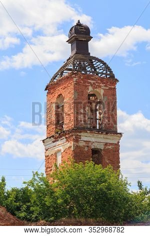 Saratov Region, Russia. Traveling Around The Novoburas District, The Sights Of The Village Of Loch, 