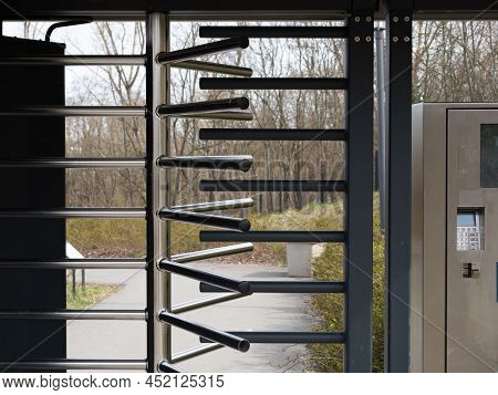 Electronic Gate. Electronic Ticket Verification.