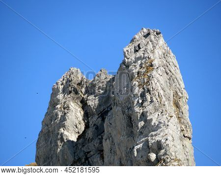 Rocky Peak Dejenstogg Or Dejenstock (2022 M) In The Glarus Alps Mountain Range, Over The Klöntalerse