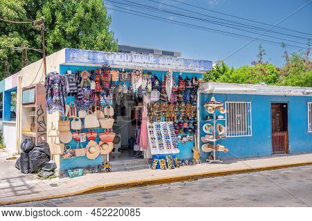 Playa Del Carmen, Mexico - March 28, 2022: View Of Shops And Street Scenes On 5th Avenue In Play Del