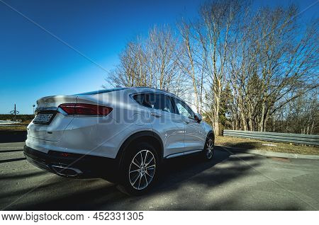 Minsk, Belarus-april 2022: Geely Tugella Car Against The Background Of The Church Of St. Matthew In 