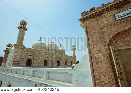 Abbasi Jamia Masjid Qila Mosque built by Nawab Bahawal Khan near to Derawar Fort