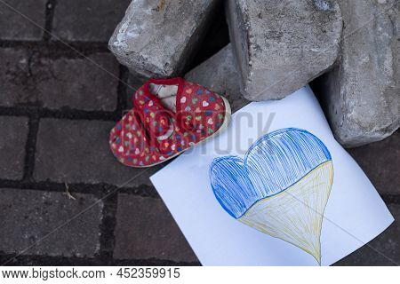 Childrens Shoes And The Flag Of Ukraine, The Warthe War In Ukraine.
