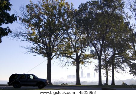 SUV silhuet i parken