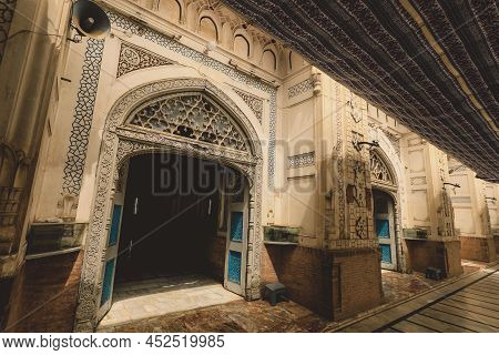 Outside View To The Mahabat Khan Mosque, Mughal-era Mosque In Peshawar, Pakistan