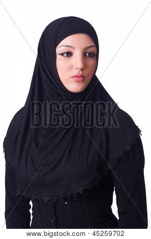 Mujer joven musulmana llevar hijab en blanco